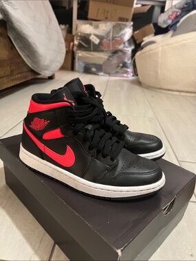 Nike Air Jordan 1 Mid “Black Gym Red” or Bred Mid Women’s 7.5 Perfect Condition